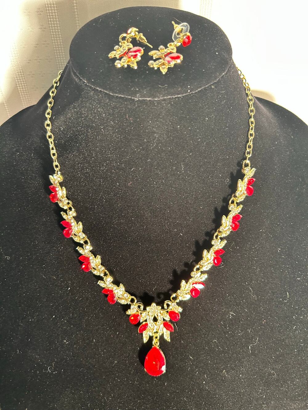 Red Crystal Teardrop Necklace Set Gold Tone Floral Vine Statement Jewelry